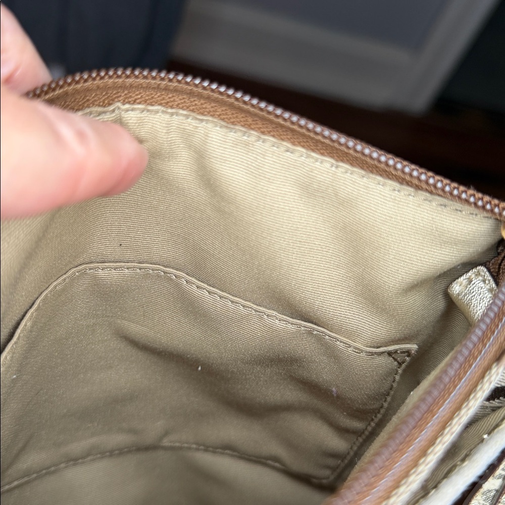 Coach tay and Brown Crossbody bag some rubbing on zipper pull gold tassel - Picture 11 of 15
